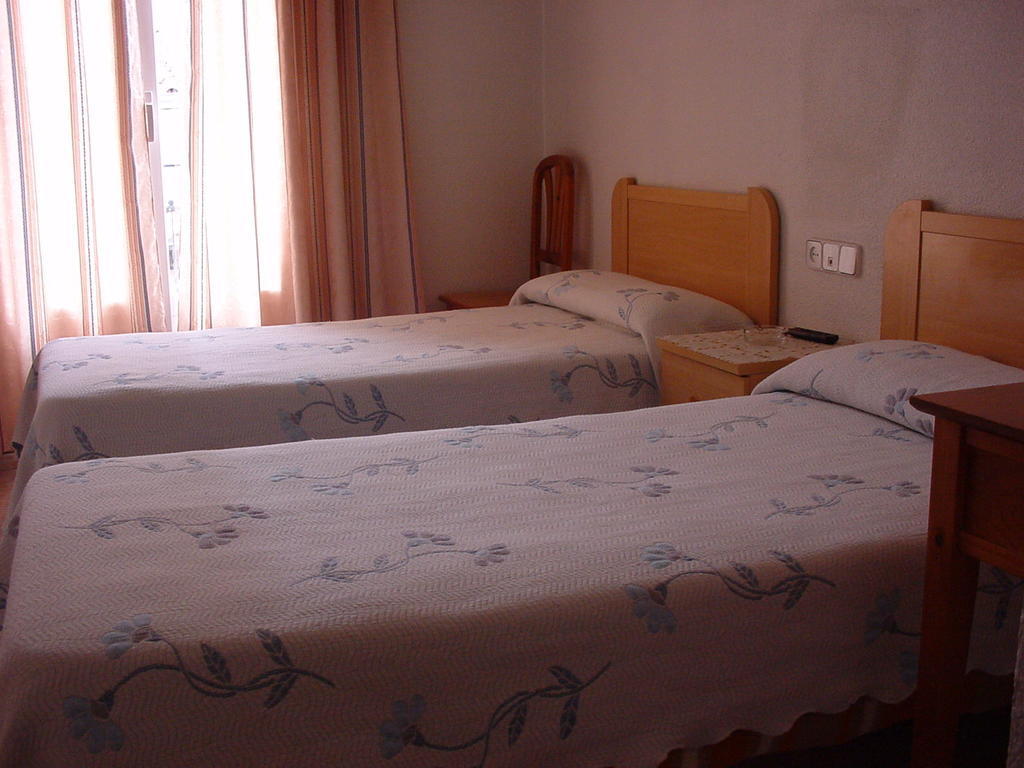 Hostal Casanova Hotel Madrid Room photo